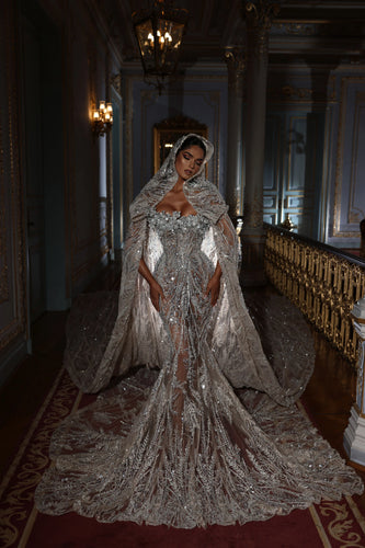 C2024-CB88P1 - robe de soirée transparente sans bretelles avec cape et traîne à capuche en perles de cristal swarovski