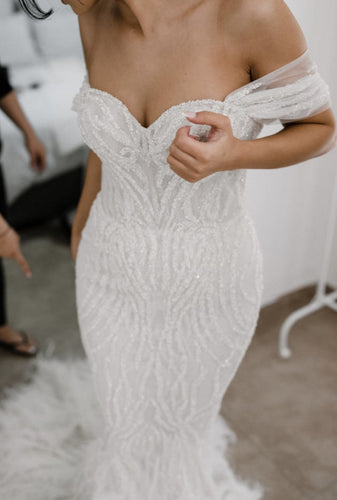 C2023-OS704 robe de mariée évasée à épaules dénudées et perles avec traîne amovible