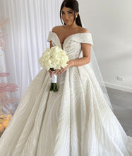 C2023-os6B - robes de mariée style robe de bal à épaules dénudées